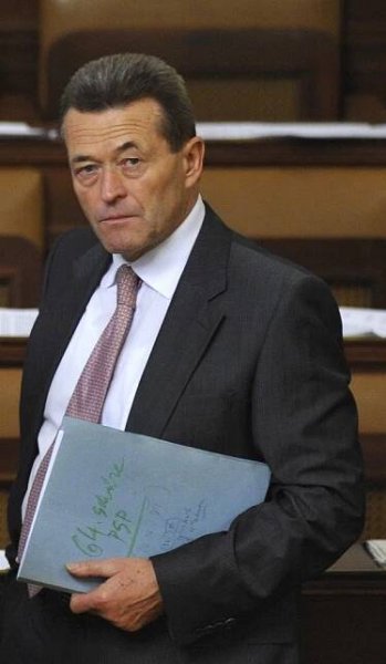 Kancléř Poslanecké sněmovny Petr Kynštetr kryl "létající" poslance