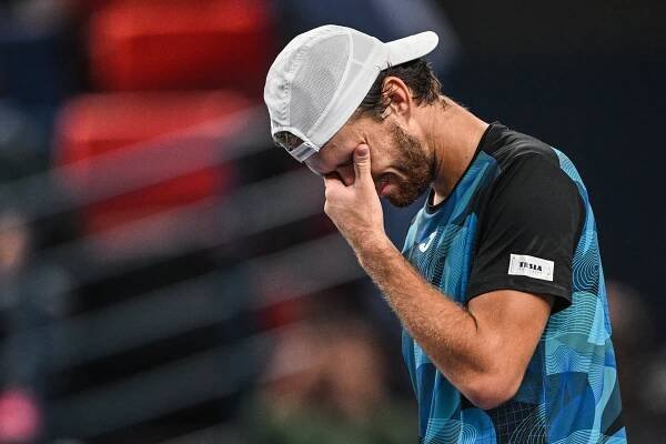 Tomas Machac tops Carlos Alcaraz in Shanghai, setting up semifinal against Jannik Sinner