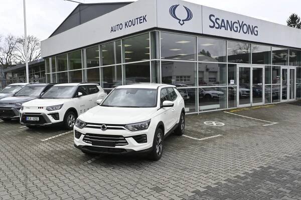 KGM, Korando, benzín, manual