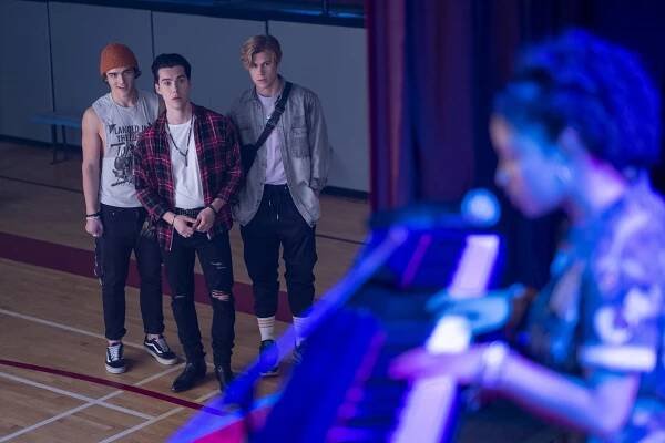 Charlie Gillespie, Jeremy Shada, Owen Patrick Joyner - Julie and the Phantoms - Bright - Z filmu