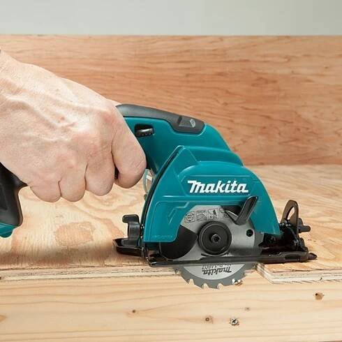 Aku kotoučová pila Makita HS301DSAE - 2x aku 12V/2.0Ah, 85mm, 1.6kg, kufr