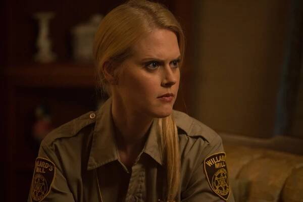 Stan Against Evil - Black Hat Society Pt. 2 - Z filmu - Janet Varney