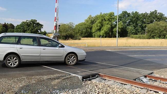 Po uzavírce přejezdu čeká řidiče další omezení provozu u Chodové Plané