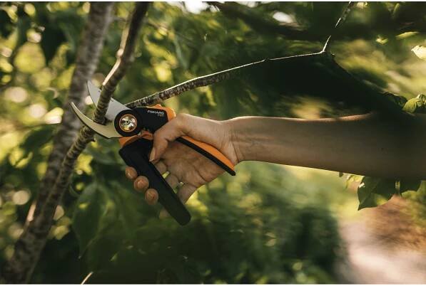 Fiskars Zahradní nůžky dvoučepelové s otočnou rukojetí X-series P961 (L) nakoupit u OBI