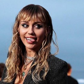 Miley Cyrus Got a New Birthday Haircut, Courtesy of Her Mom