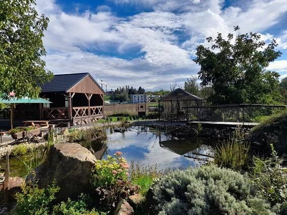 Plzeň: U Makovců - restaurace, zvířátka, hřiště | Cloud