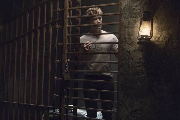 Matt Lintz in Živí mrtví (2010)
