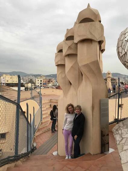barcelona-la-pedrera-rooftop-chimneys