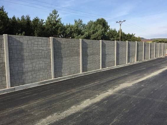 Betonový plot, štípaný kámen, Slušovice | RSBETON