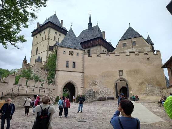 Na Karlštejn by se měl vydat každý Čech. Vstup za hubičku ale nečekejte