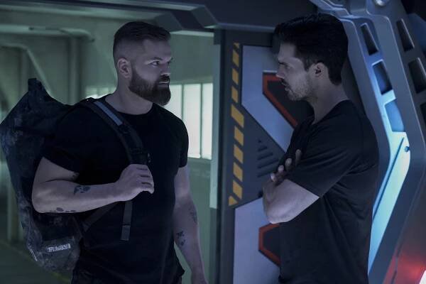 Expanze - Hry Nemesis - Z filmu - Wes Chatham, Steven Strait