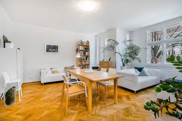 3+1 po rekonstrukci s balkonem a sklepem v Dejvicích – QARA