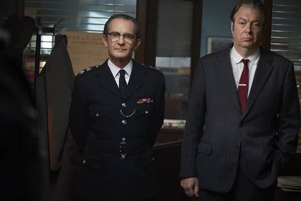 Endeavour - Nokturno - Z filmu - Anton Lesser, Roger Allam