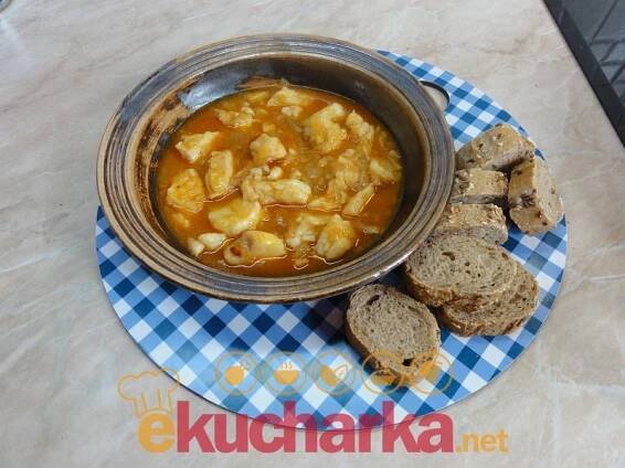 Guláš ze sumce video recept | Videokuchařka.cz