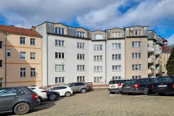 Pronájem bytu 2+1, 62 m2, Karlovy Vary, ul. nám. V. Řezáče