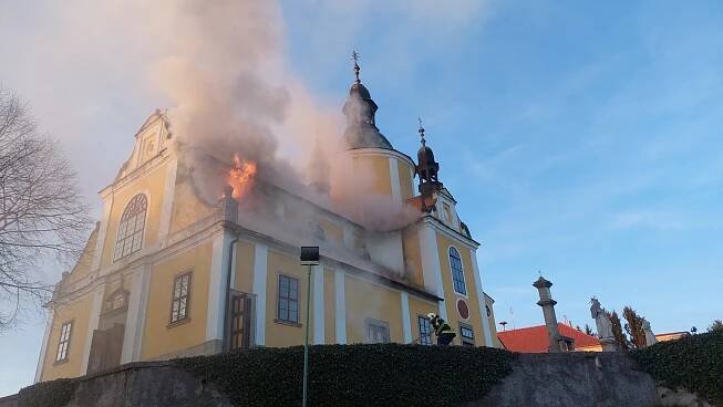 Oprava kostela v Chlumu u Třeboně, který zasáhl požár, potrvá několik měsíců