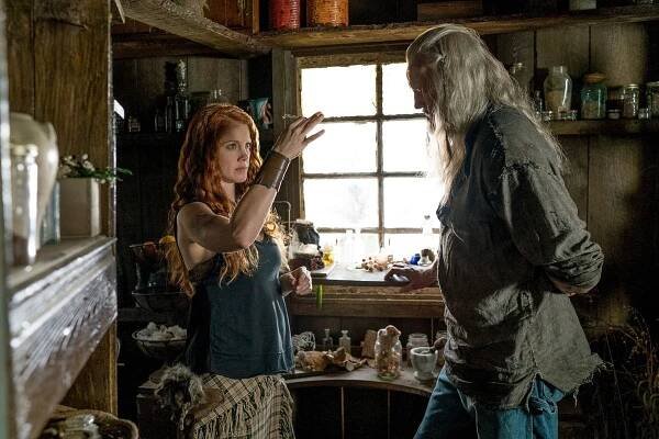 David Morse and Gillian Alexy in Outsiders (2016)