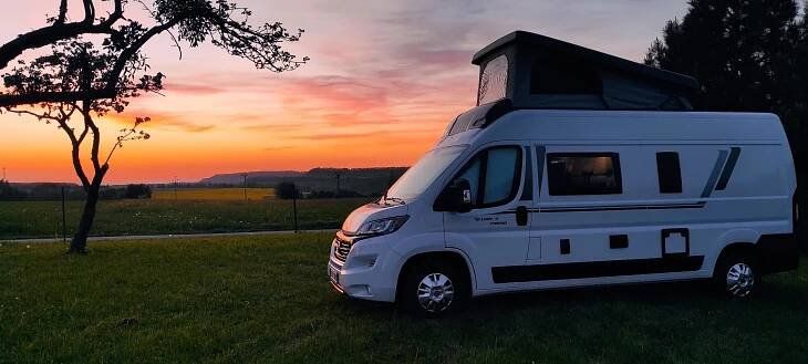Pronájem obytné dodávky se střešním stanem Willy Brno, Líšeň Campervan Brno • Firmy.cz
