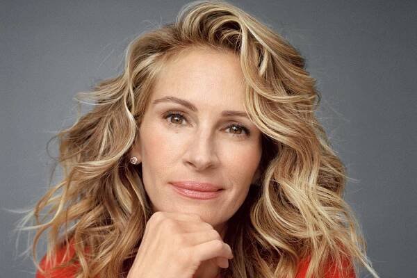 A ticket To Paradise: Breaking Down Julia Roberts Movie Outfits