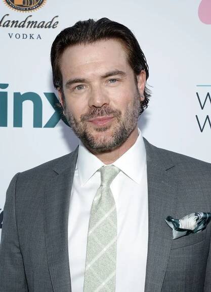 Headshot OF Charlie Weber