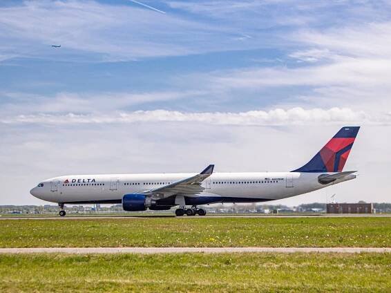 Take a Look at 10 of the World's Largest Passenger Planes - Business Insider