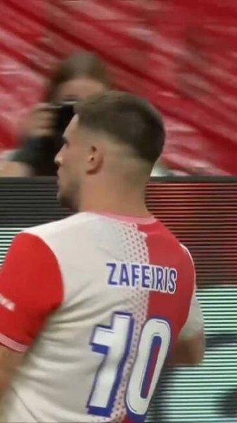 Vaska, ta byla milimetrová Christos Zafeiris po perfektní nahrávce od Vasila Kušeje otáčí na 2:1