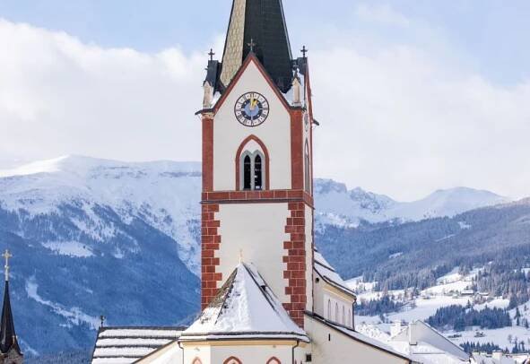 Winterliche Idylle in Salzburger Lungau: Entdecke historische Sehenswürdigkeiten im Schnee!