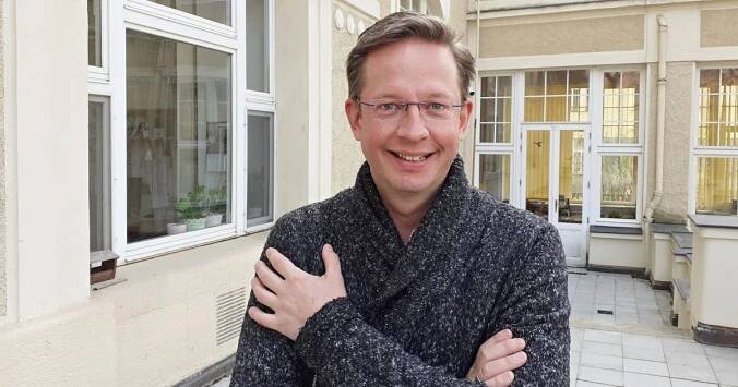 Je to bohem políbené místo, říká o své roubence poblíž Dubé v Máchově kraji moderátor Aleš Cibulka
