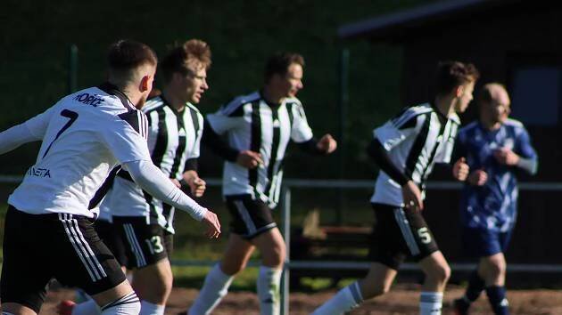 KAM NA FOTBAL: Třaskavé derby v Bělohradě, šlágr jara v Černilově