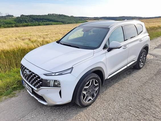 Hyundai Santa Fe Hybrid - velká porce komfortu - Autaprozeny.cz