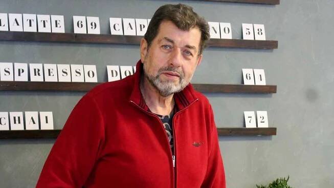 Legendární herec a dabér Zdeněk Junák oslavil 6. prosince sedmdesáté narozeniny. S angažmá v Městském divadle Brno se prozatím loučit nehodlá.