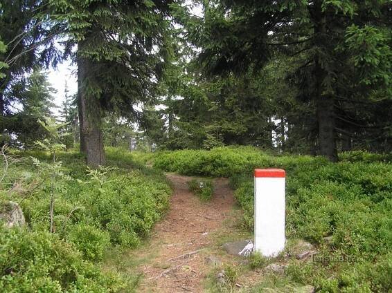 Hraniční kámen na vrcholu Klepého