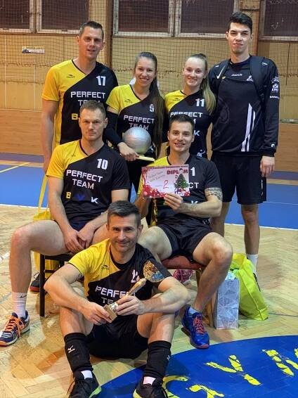 S-VK Trstená, volejbalový klub - Na Vianočnom turnaji "Vegeťáci" získali putovný pohár