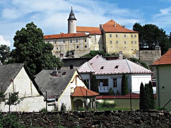 Areál hradu v Ledči nad... - Hrad