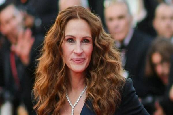 Krásná Julia Roberts se rozhodla pro radikální změnu: Nechala si obarvit vlasy a změnila účes - Zivot