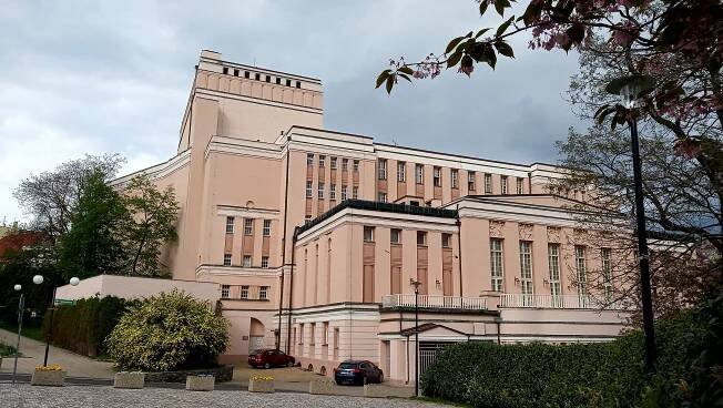 Na stoleté oslavy Krušnohorského divadla přijel i profesor z Paříže, který vytvořil web o jeho historii