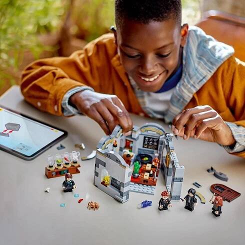 LEGO® Harry PotterTM 76431 Bradavický hrad: Hodina lektvarů