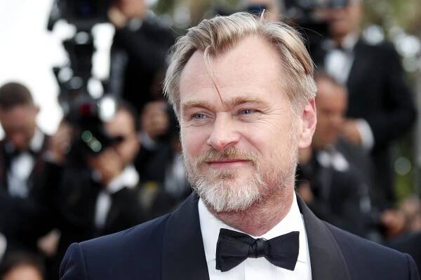 Christopher Nolan Disputes Chair Ban, Only Bans Phones and Cigarettes