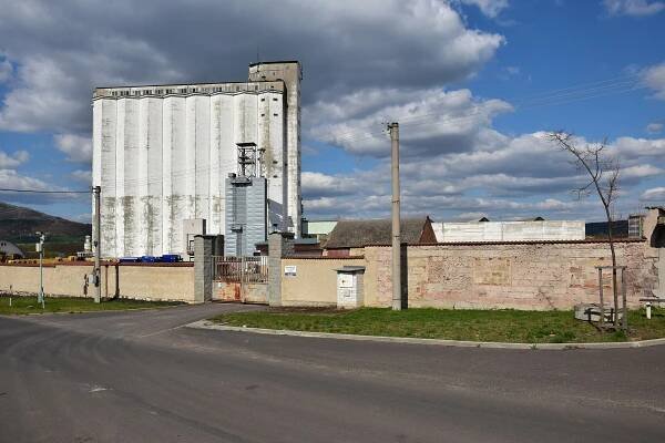 Soubor:Sedlec 2022-04-18 Silo.jpg – Wikipedie