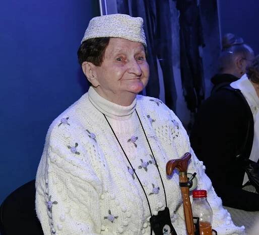 Jarmila Bursová se proslavila rolí drbny ve filmu Babovřesky.