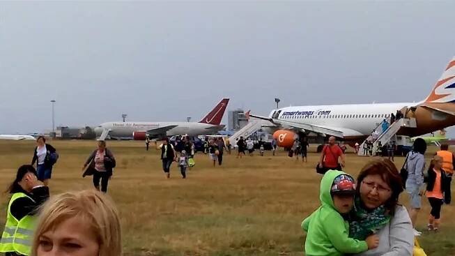 Tohle nevymyslíte. Letadlo letělo 6,5 hodiny, přesto se cestující nikam nedostali. Za bizarní situaci si piloti vysloužili ošklivé komentáře. Názory lidí se různí