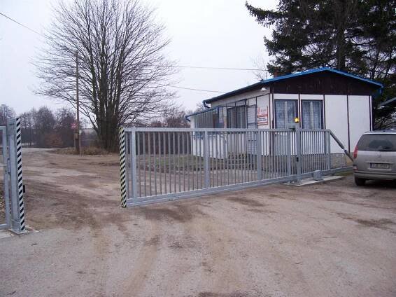 Vjezdové brány a pohony 