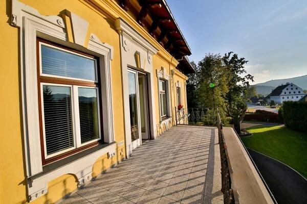 Nespecifikovaný výhled na hory nebo výhled na hory při pohledu z hotelu