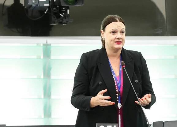 RELÁCIA/ROTH NEVEĎALOVÁ: PROGRESÍVCI, ZOBUĎTE SA, EURÓPA OTÁČA KORMIDLO