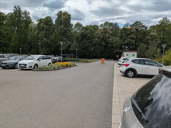 Fotogalerie • Parkoviště Lázně Bělohrad (Parkoviště pro návštěvníky a turisty - placené) • Mapy.com