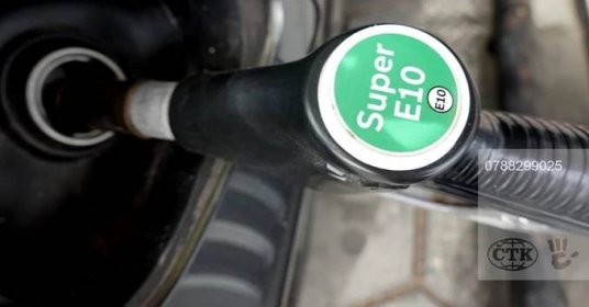 Od roku 2024 se bude prodávat benzin, který autům nebude „chutnat“. Problém budou mít felicie