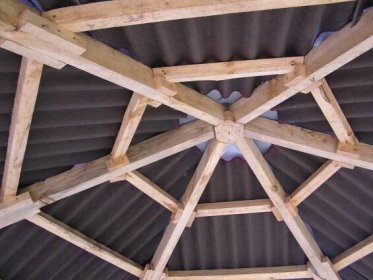 Altán palet (41 fotografií): konstrukce palet, jak vyrobit dřevěný altán vlastními rukama