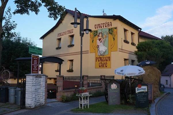 Ubytování Hlinsko a restaurace - Penzionutvrze.cz