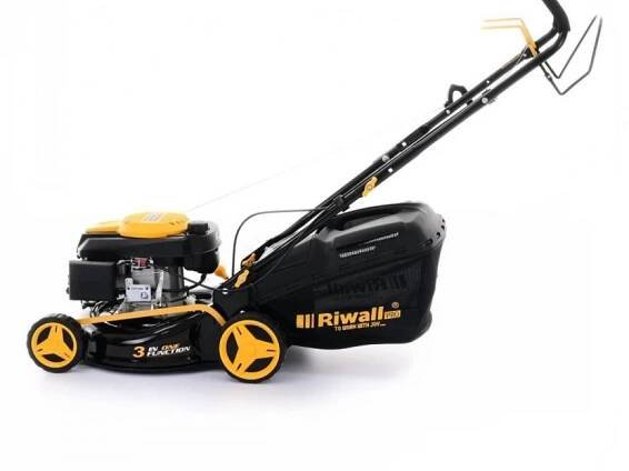 Multifunkční travní sekačka 3 v 1 s benzinovým motorem a pojezdem Riwall PRO RPM 4235
