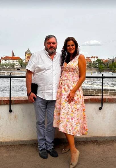 FOTO: Ornella se svým manželem Pepou. – stránka 49